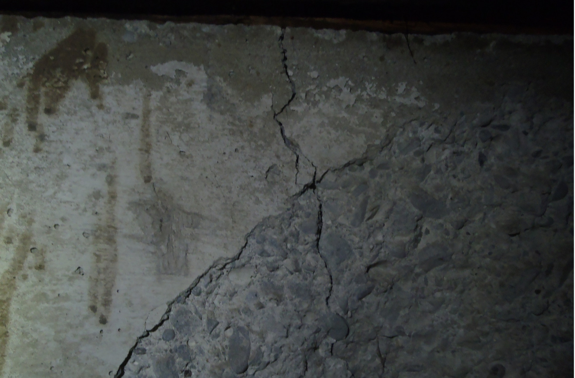 地震や湿気から基礎コンクリートを守る！ひび割れのない基礎に！ 基礎補強 保土ヶ谷区 株式会社ShinwaGroup