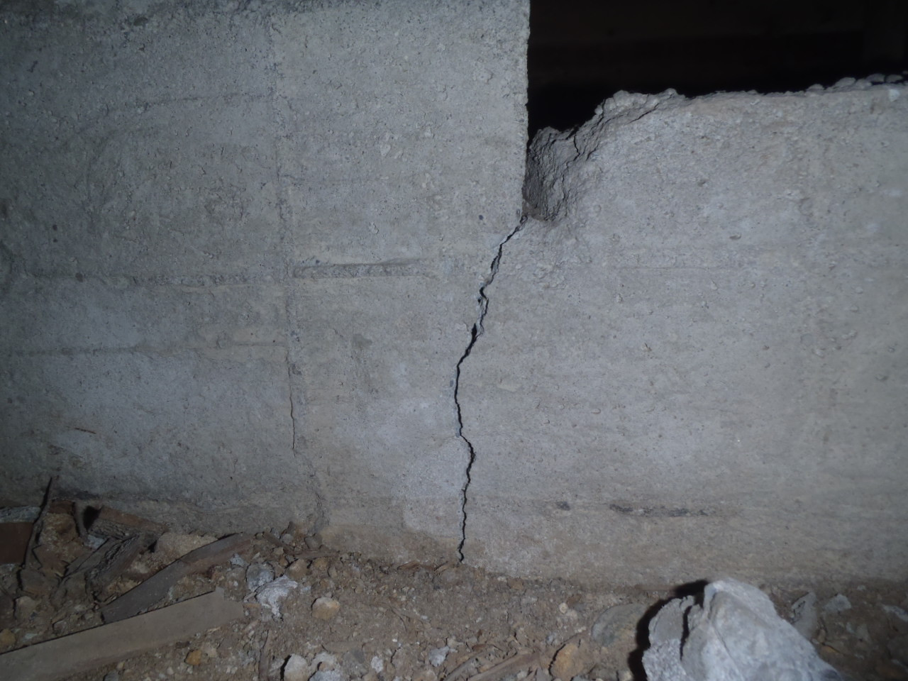 基礎コンクリート補強補修のことならShinwaGroupにお任せください　　ひび割れ（クラック）　ハイブリット工法　アラミド繊維シート　横浜
