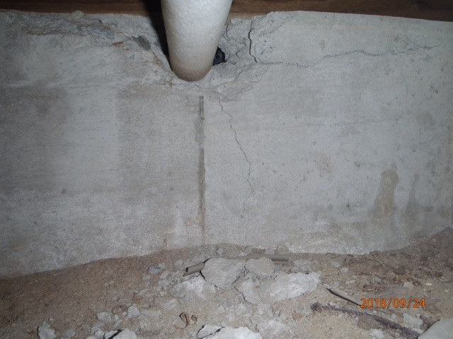 床下で基礎が崩れているかも...!　定期的な点検を！　基礎コンクリート 大和市 点検 ひび割れ 湿気 基礎補強 補修 株式会社ShinwaGroup